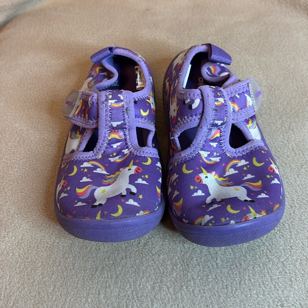 Nerteo unicorn water shoe size 9